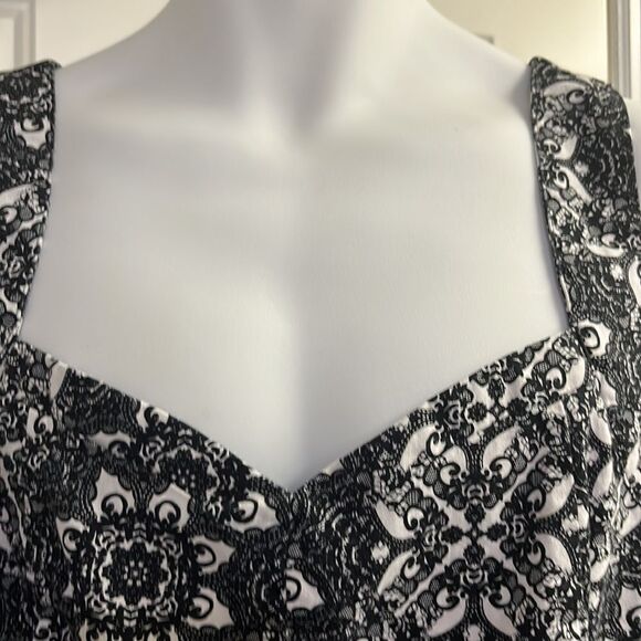 Torrid Black White Lace Print Sweetheart Peplum Top w/ Back Zipper-Size 2=2X - Picture 6 of 16